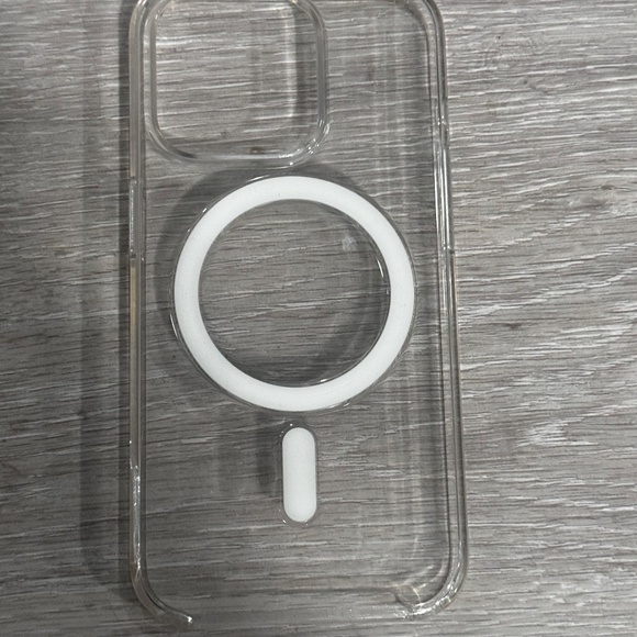 APPLE MAG SAFE CLEAR CASE - Picture 1 of 8
